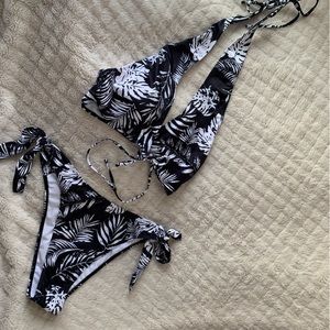 Women’s NWOT Black and White Palm Leaf SHEIN two piece halter bikini XL
